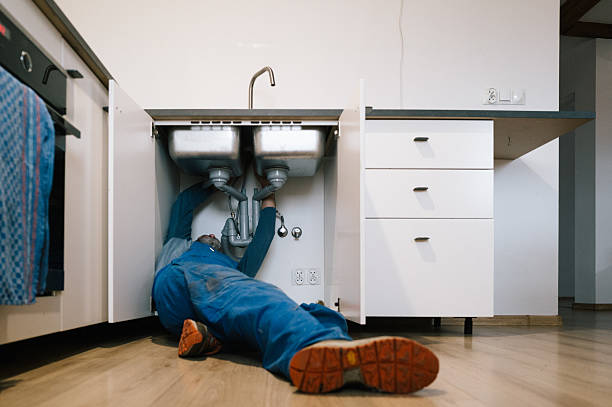 Professional Leak Detection technician working in Oakford, IL